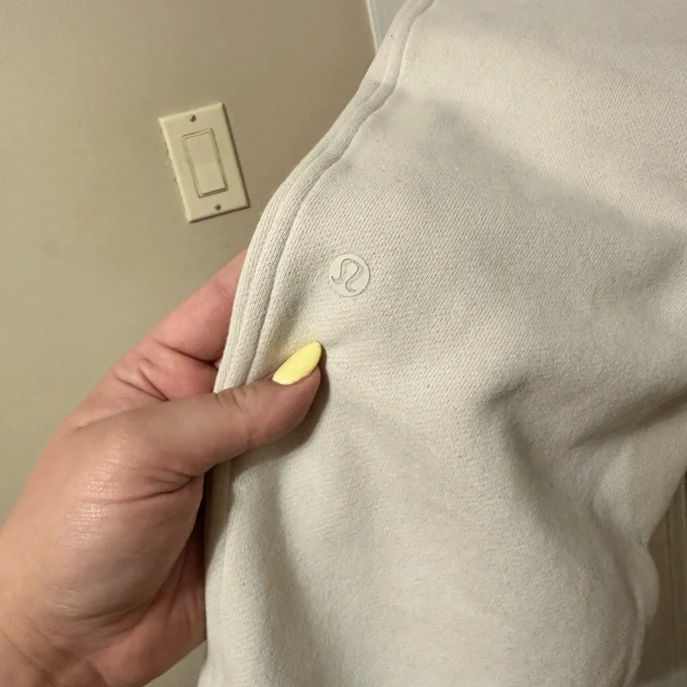 Lululemon Jogger Pants with Side Detailing - Picture 3 of 3